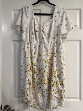 Torrid White Floral Tie-Front Babydoll Tunic - Yellow Rose Print